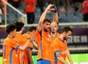 开云体育入口-球队中场核心遭罚，大战或受影响