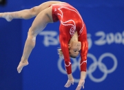 开云体育直播-赛道上的永恒瞬间，巴雷拉与那个决定性的F1年度争冠之夜