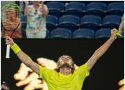 开云体育直播-温网轻取澳网，西西帕斯关键制胜