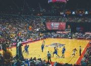 开云体育中国-独行侠强势拿下鹈鹕，布克连续得分拉开差距，一场个人英雄主义与团队韧性的较量