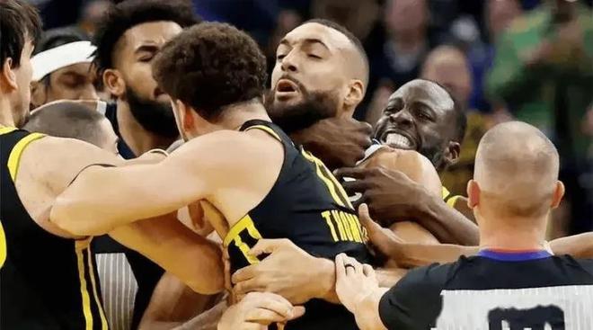 中国男篮力克魔术，戈贝尔爆发神勇