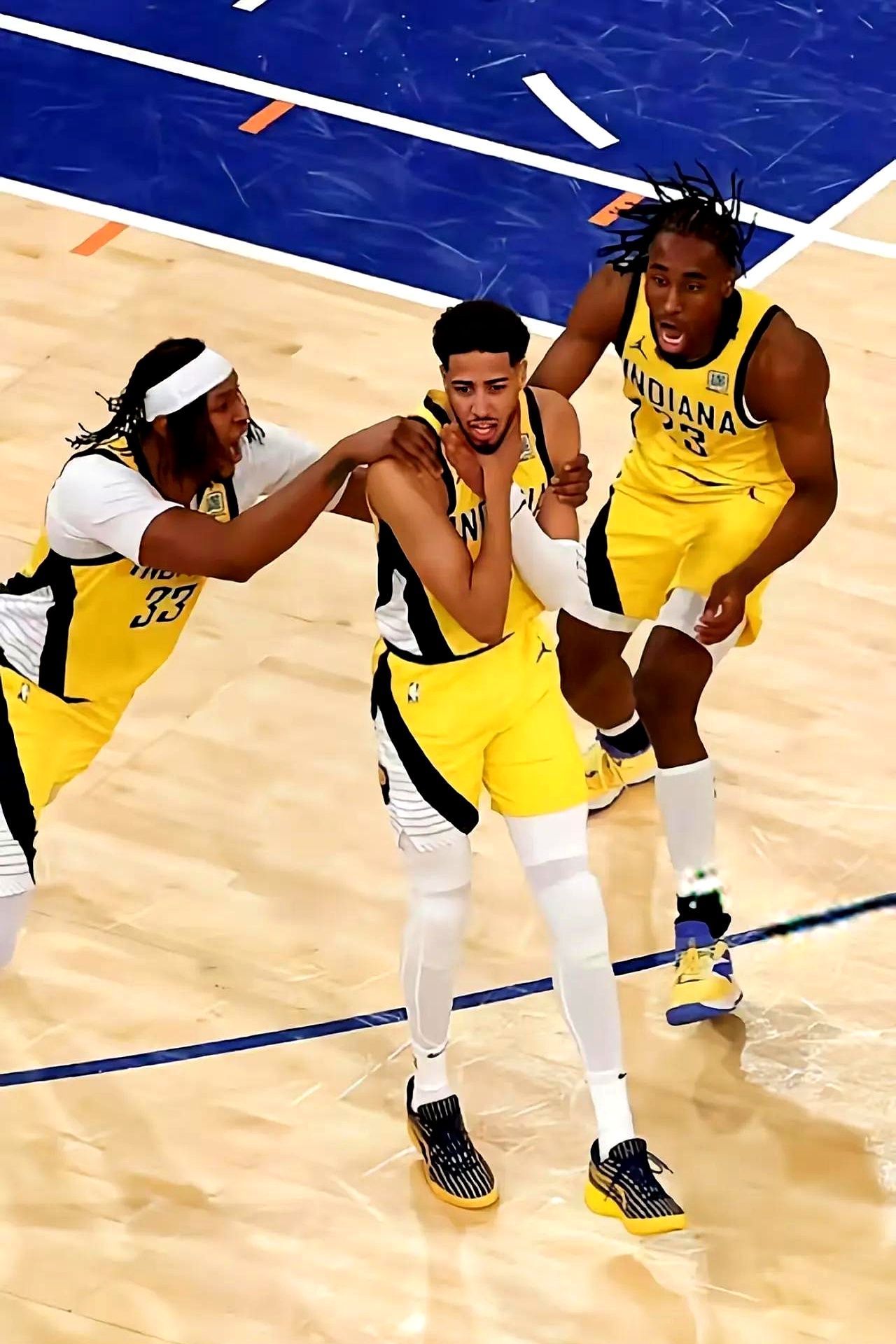 雄鹿绝杀尼克斯,拉文刷新纪录 雄鹿绝杀尼克斯,拉文刷新纪录