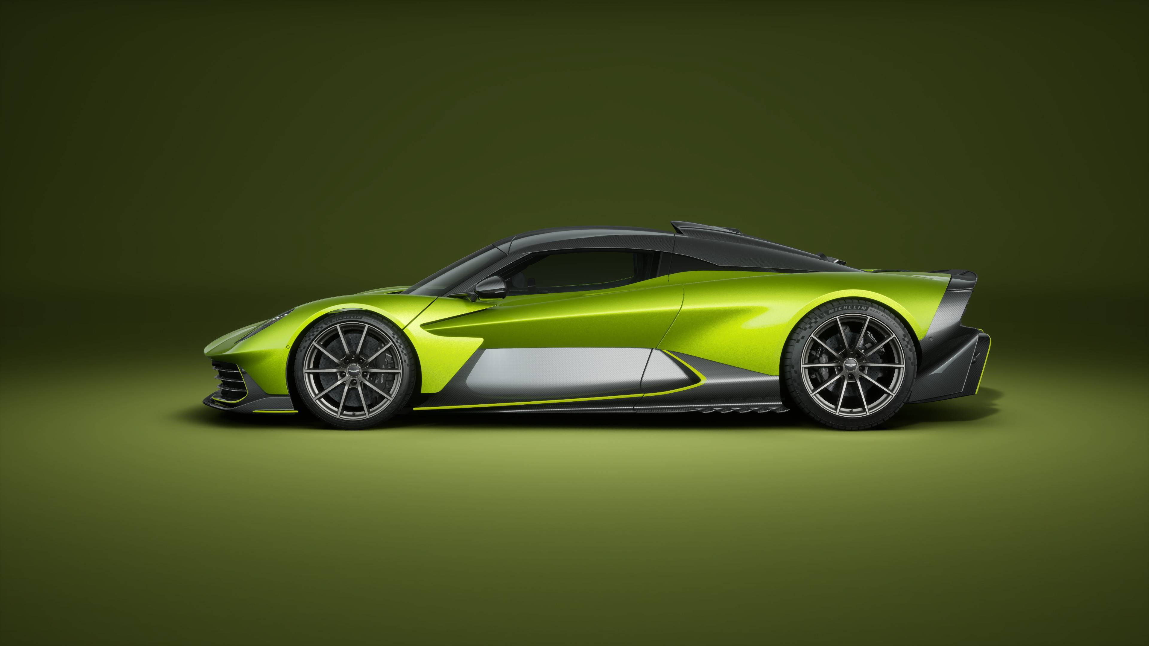 关于阿斯顿马丁碾压红牛二队，汉密尔顿点燃赛场的信息