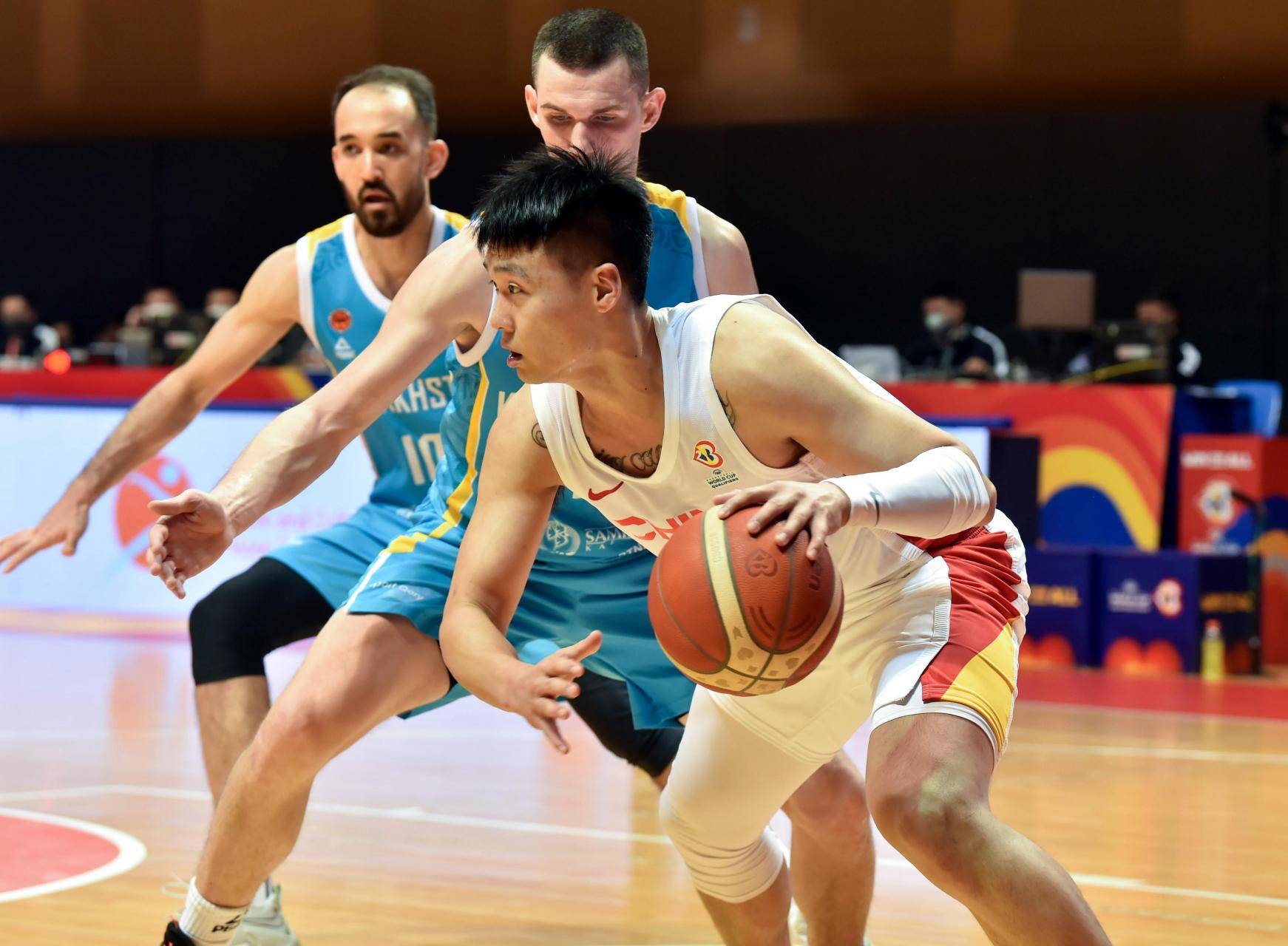 包含波多黎各篮球超级联赛决赛卡罗利娜队封王登顶的词条