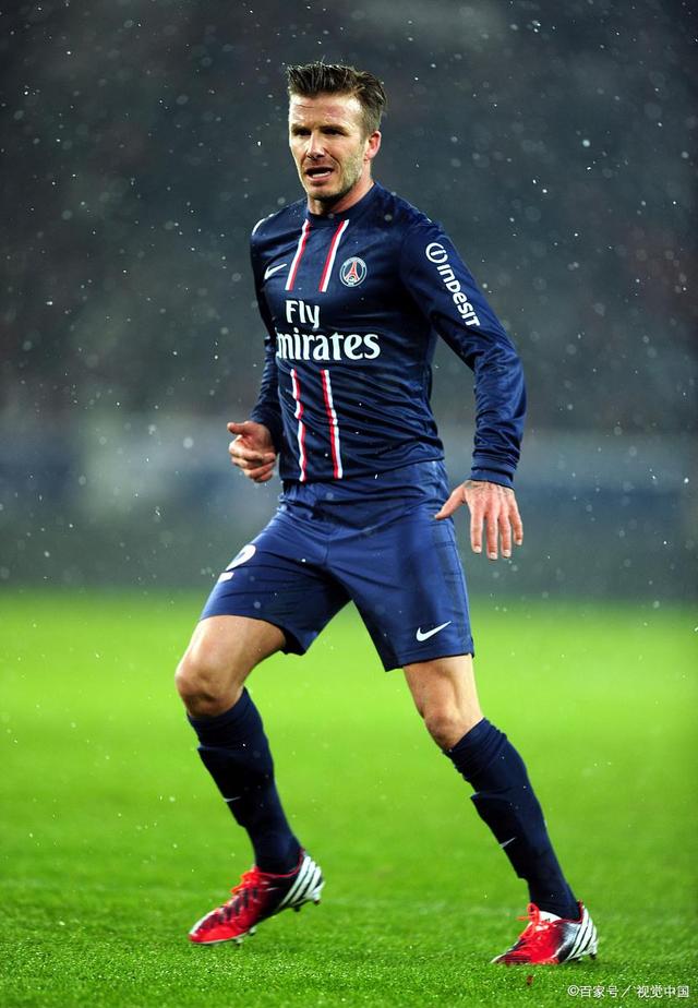 包含英格兰锋线火力强劲，轻松挺进淘汰赛的词条