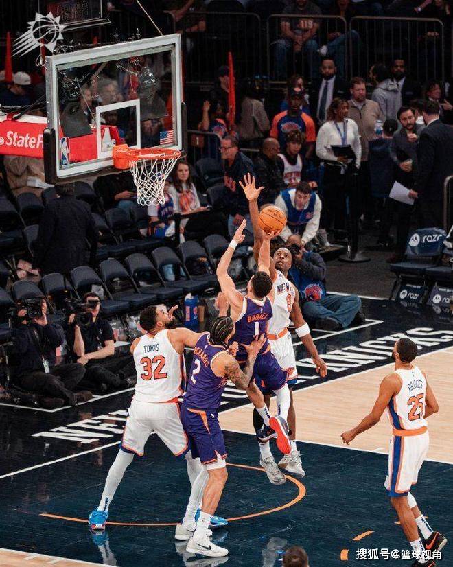 包含尼克斯队表现出色，击败对手取得胜利的词条