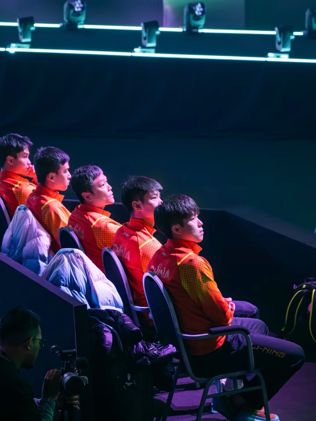 包含半决赛举办精彩至极，观众沉浸在比赛狂欢中的词条