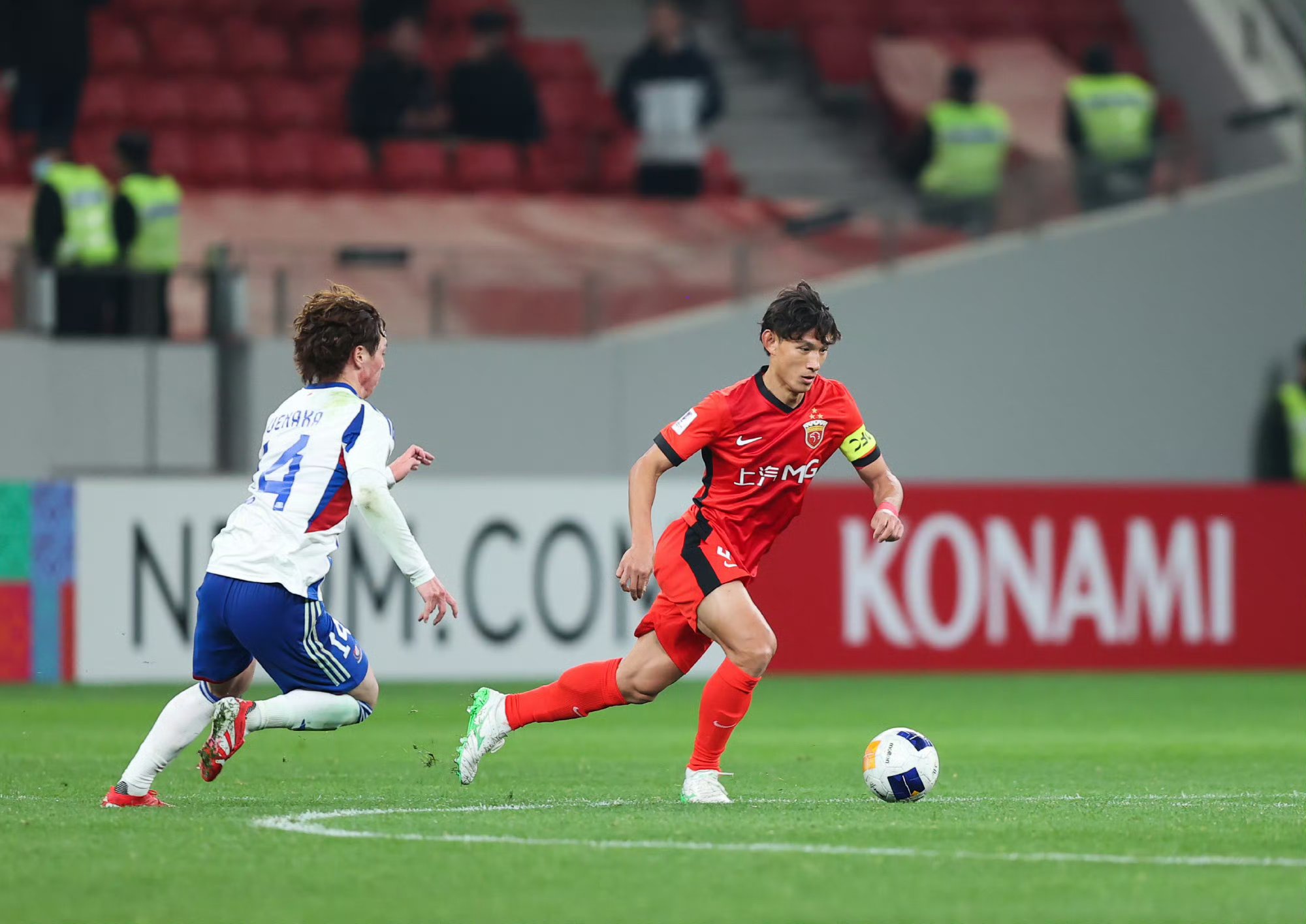 中亚球员联手作战，以小组第二晋级