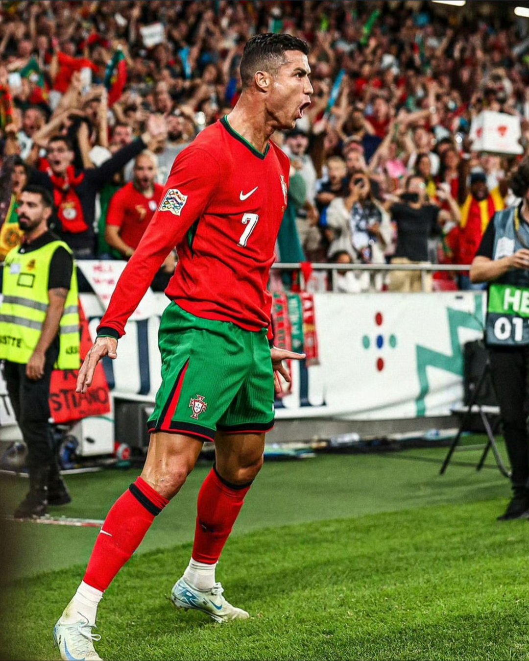 关于巴黎轻取罗马，C罗一己之力扛起全队的信息