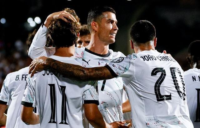 关于巴黎轻取罗马，C罗一己之力扛起全队的信息