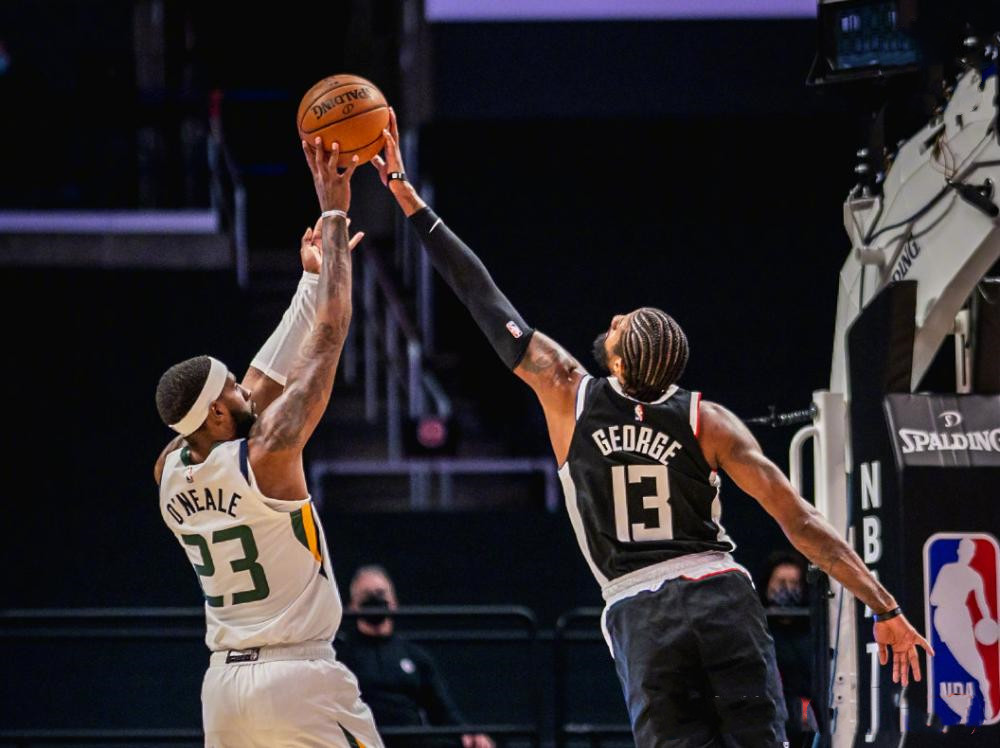 篮网B队鏖战意大利男篮，巴图姆三分雨点燃全场的简单介绍