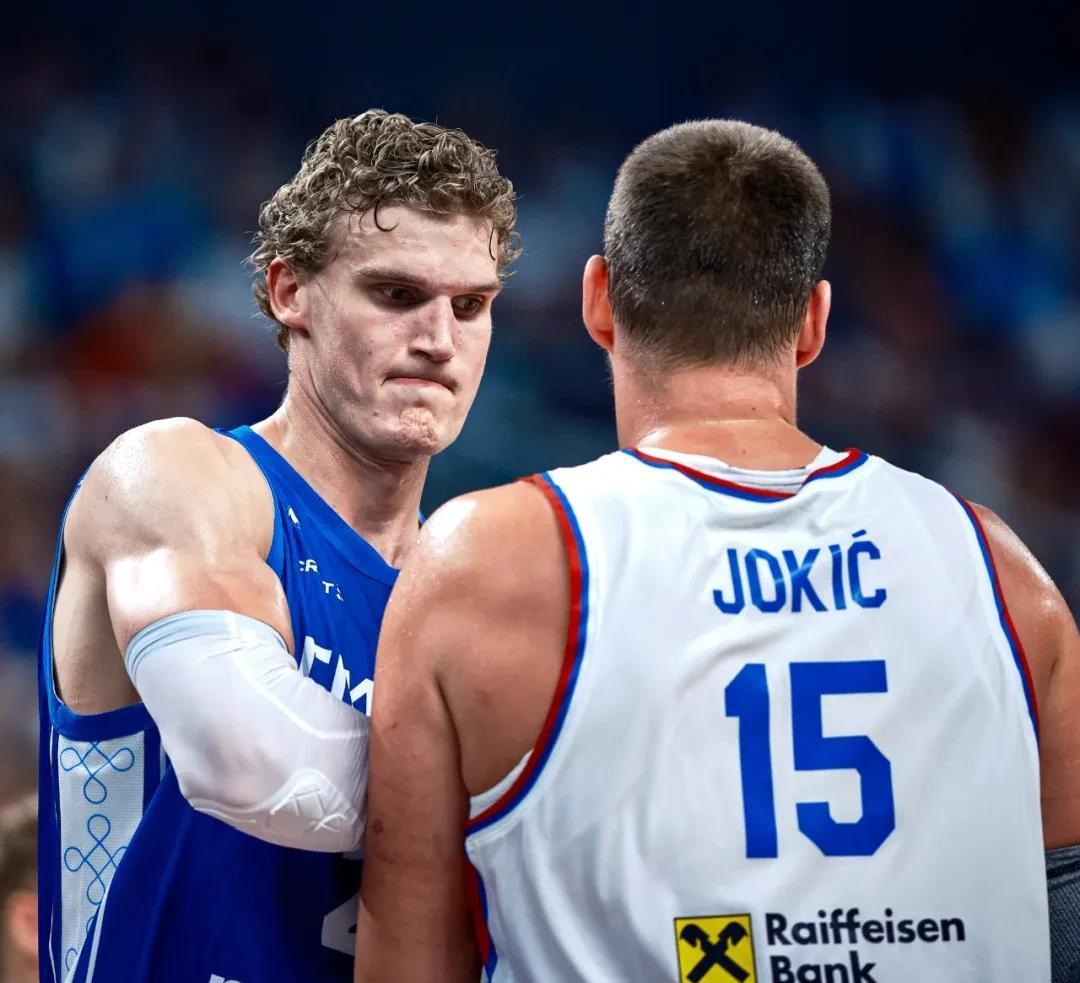 包含雄鹿鏖战福建队，约基奇状态火热的词条