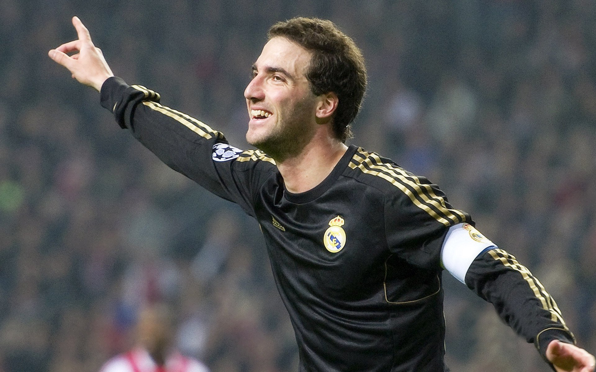 孙兴慜爆发破红军铁幕，利物浦战术如何压制巴西元素